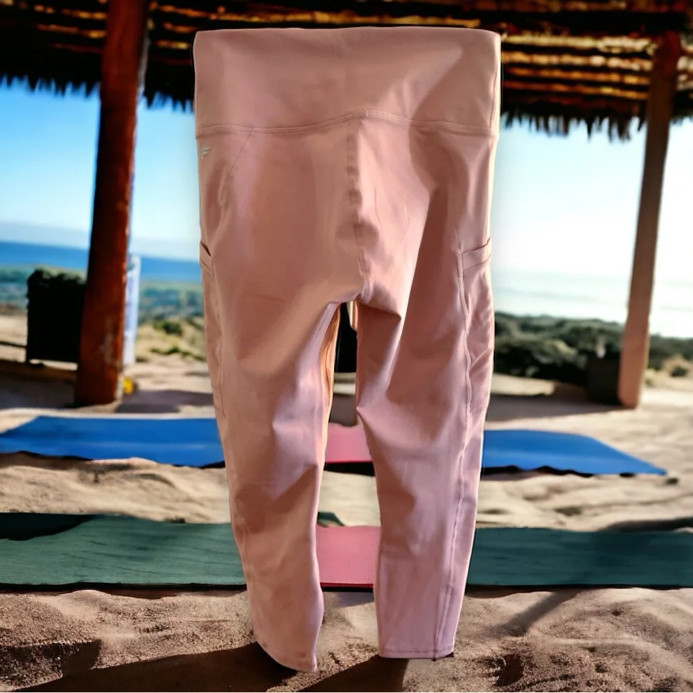 NEW Fabletics Rosebloom On-The-Go PowerHold® High-Waisted Capri Size Small - Picture 3 of 8